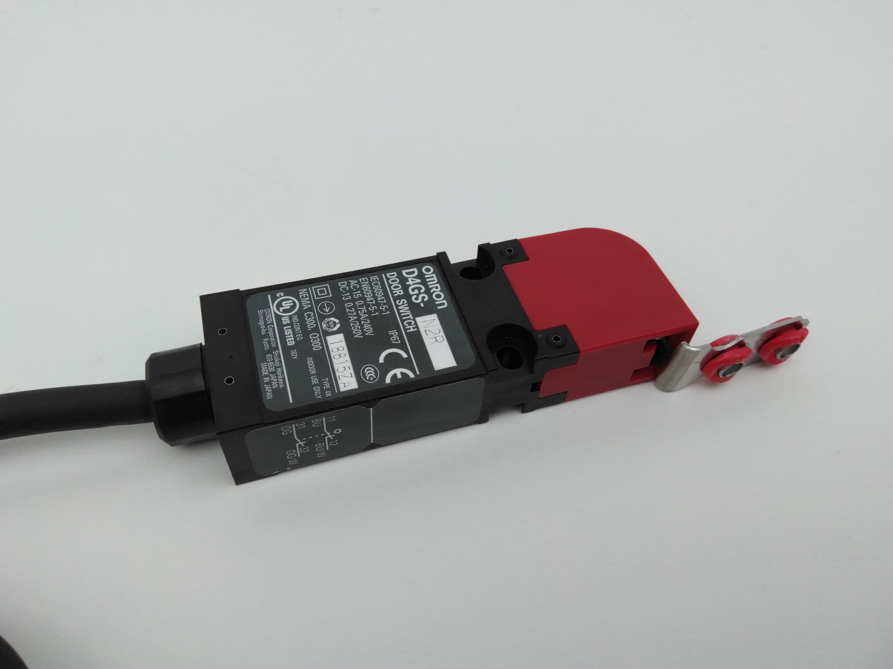 Omron D4GS-N2R Slim Safety Door Switch IP67 Rating w/ 24" Cable
