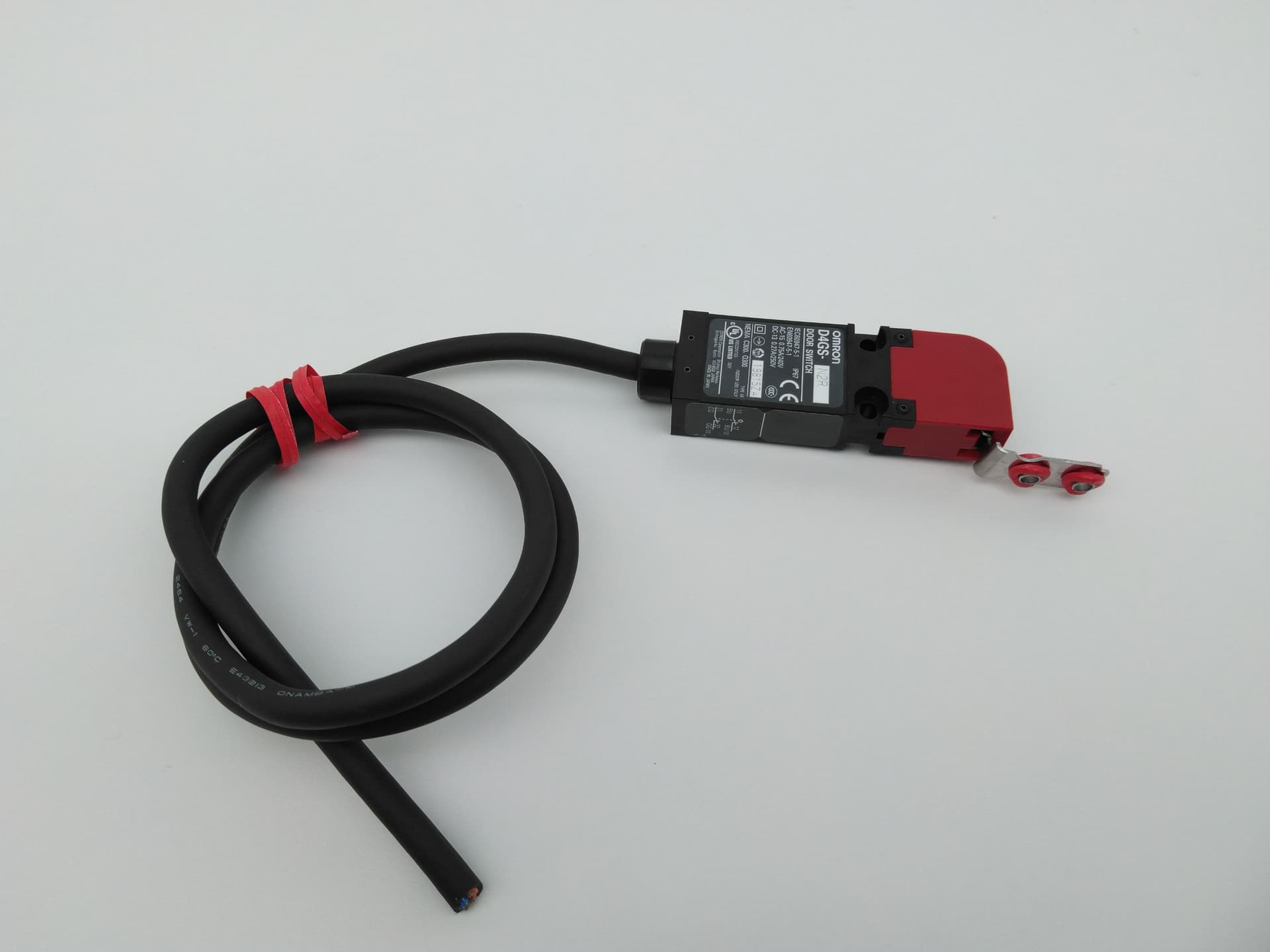 Omron D4GS-N2R Slim Safety Door Switch IP67 Rating w/ 24" Cable