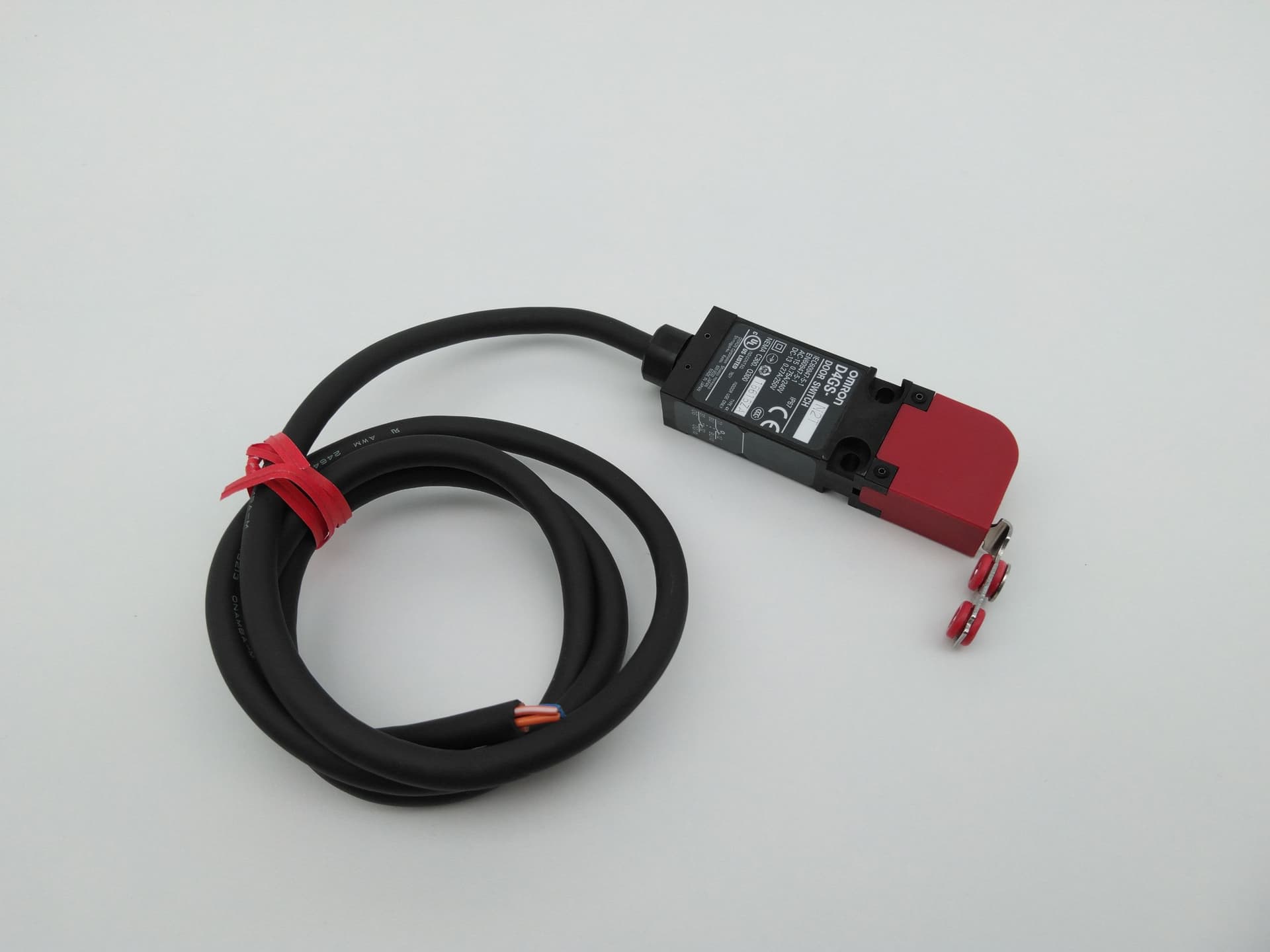 Omron D4GS-N2T Slim Safety Door Switch IP67 Rating w/ 36" Cable