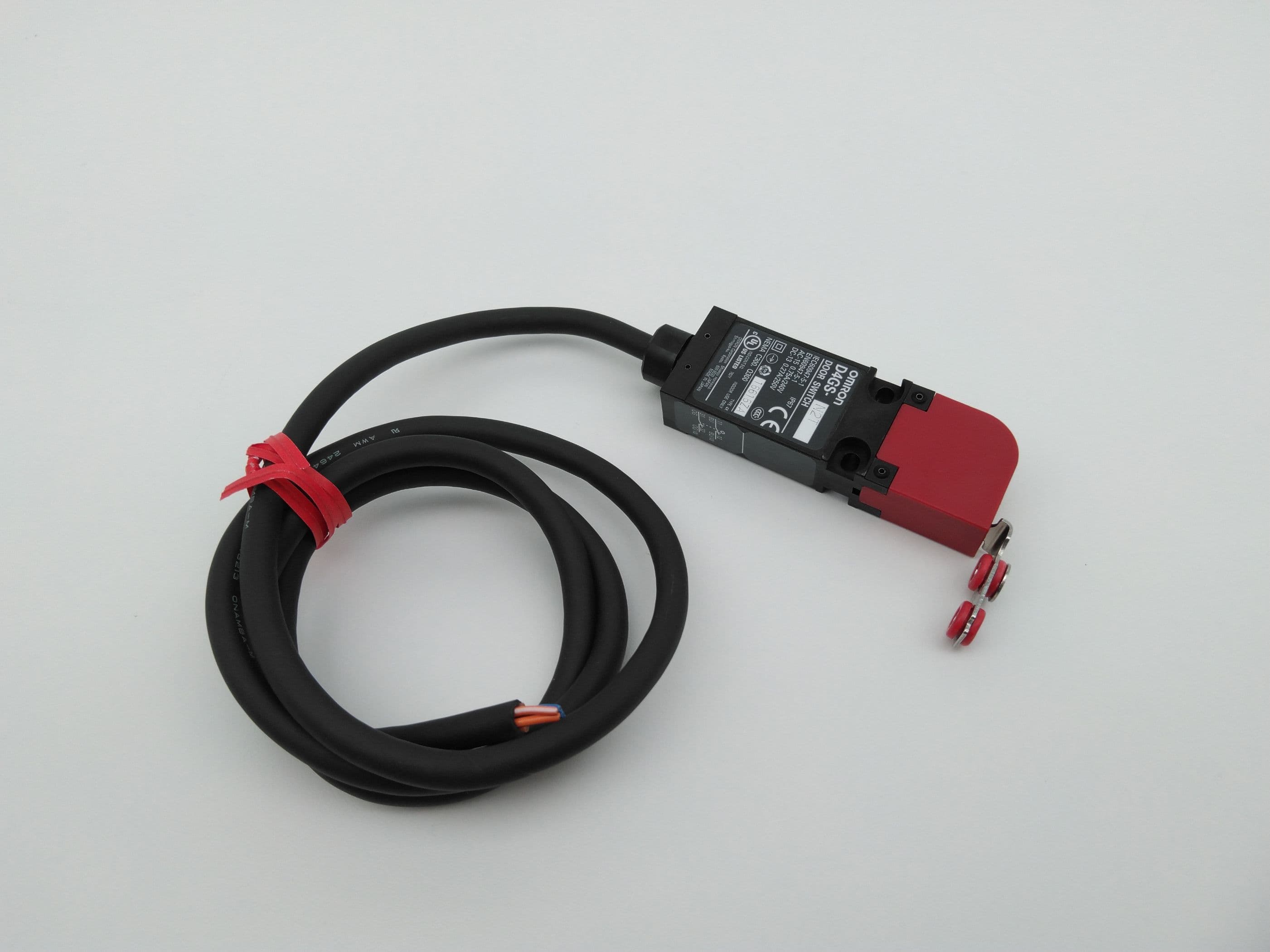 Omron D4GS-N2T Slim Safety Door Switch IP67 Rating w/ 36" Cable