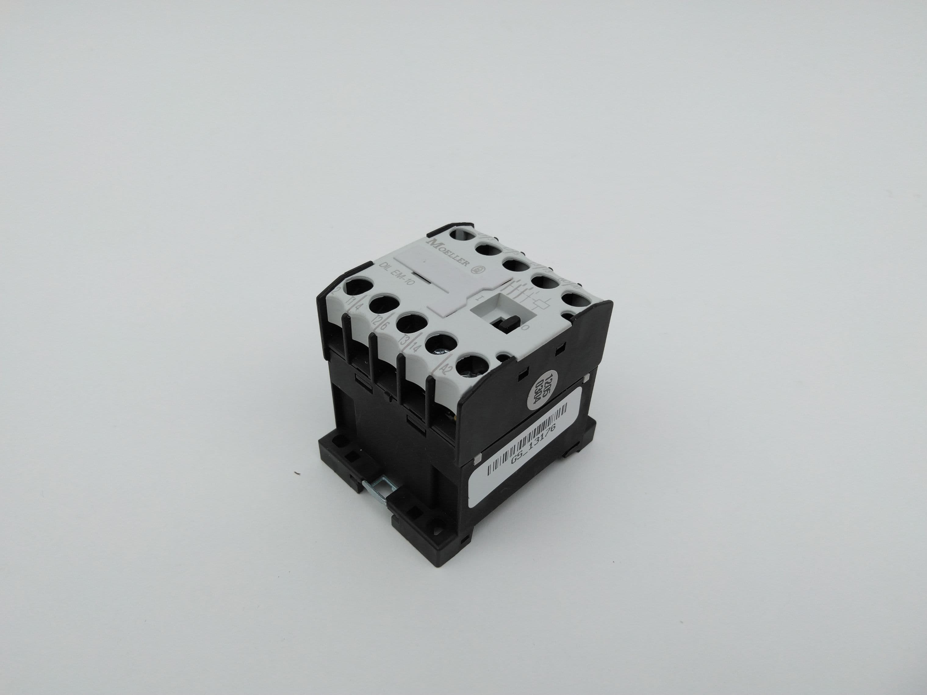 Moeller DIL EM-10 IEC Contactor w 230-240VAC coil