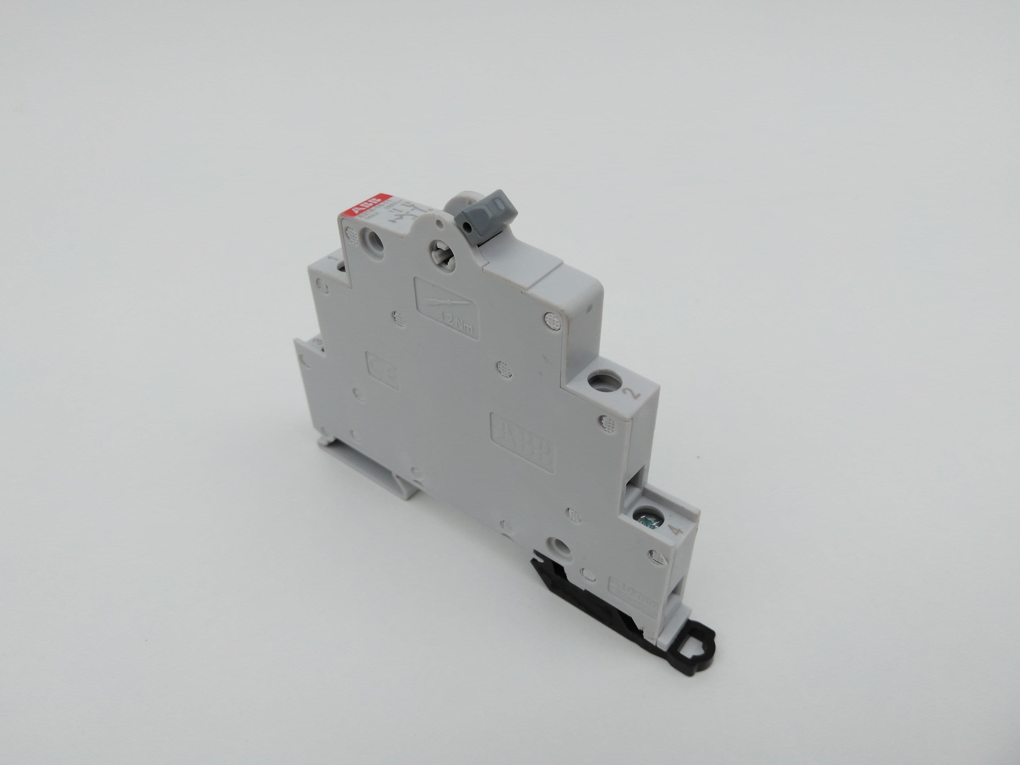 ABB E218-16-11 Control Switch, 16 Amp, 250 VAC, 1NO-1NC,
