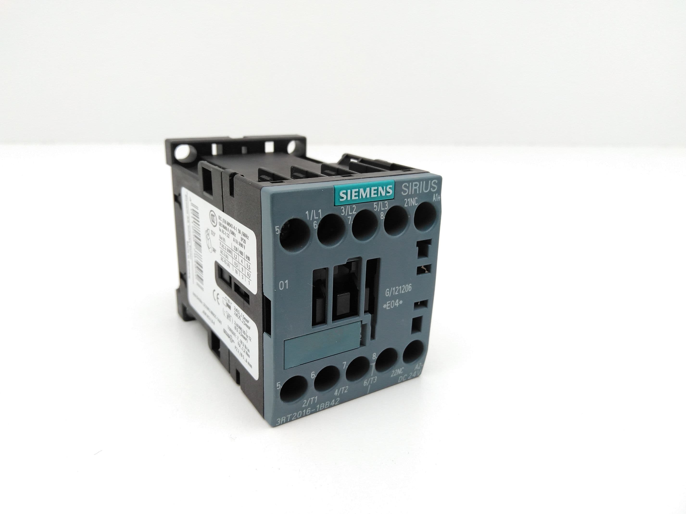 Siemens 3RT2016-1BB42 Power Contactor, 9 Amp, 3 Pole, 1NC, 24 VDC Coil