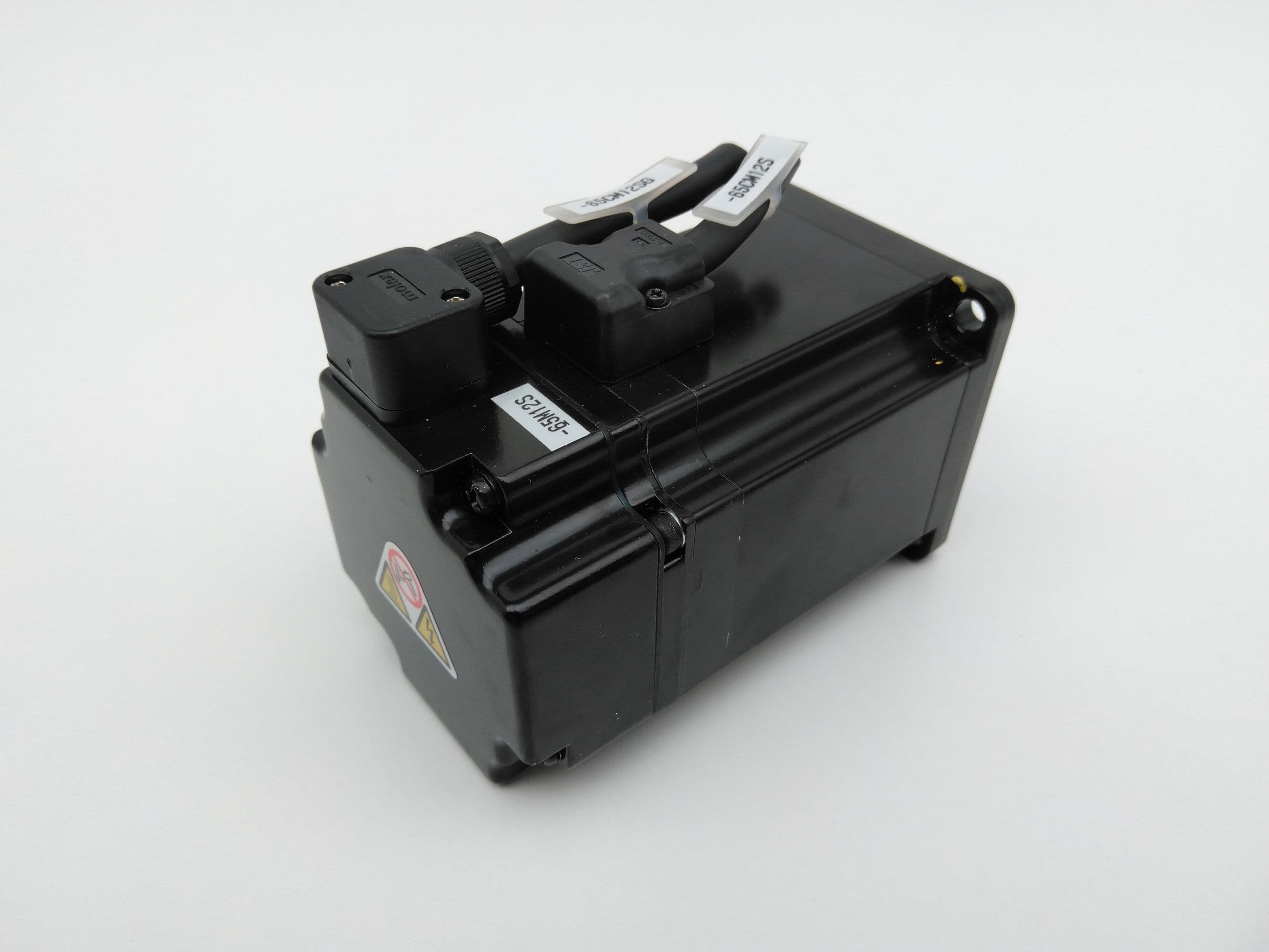 Yaskawa SGMJV-04A3A21 AC Servo Motor