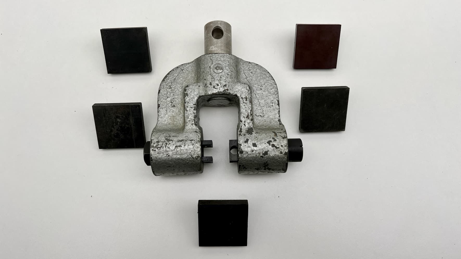 Instron Screw Side Action Tensile Grip