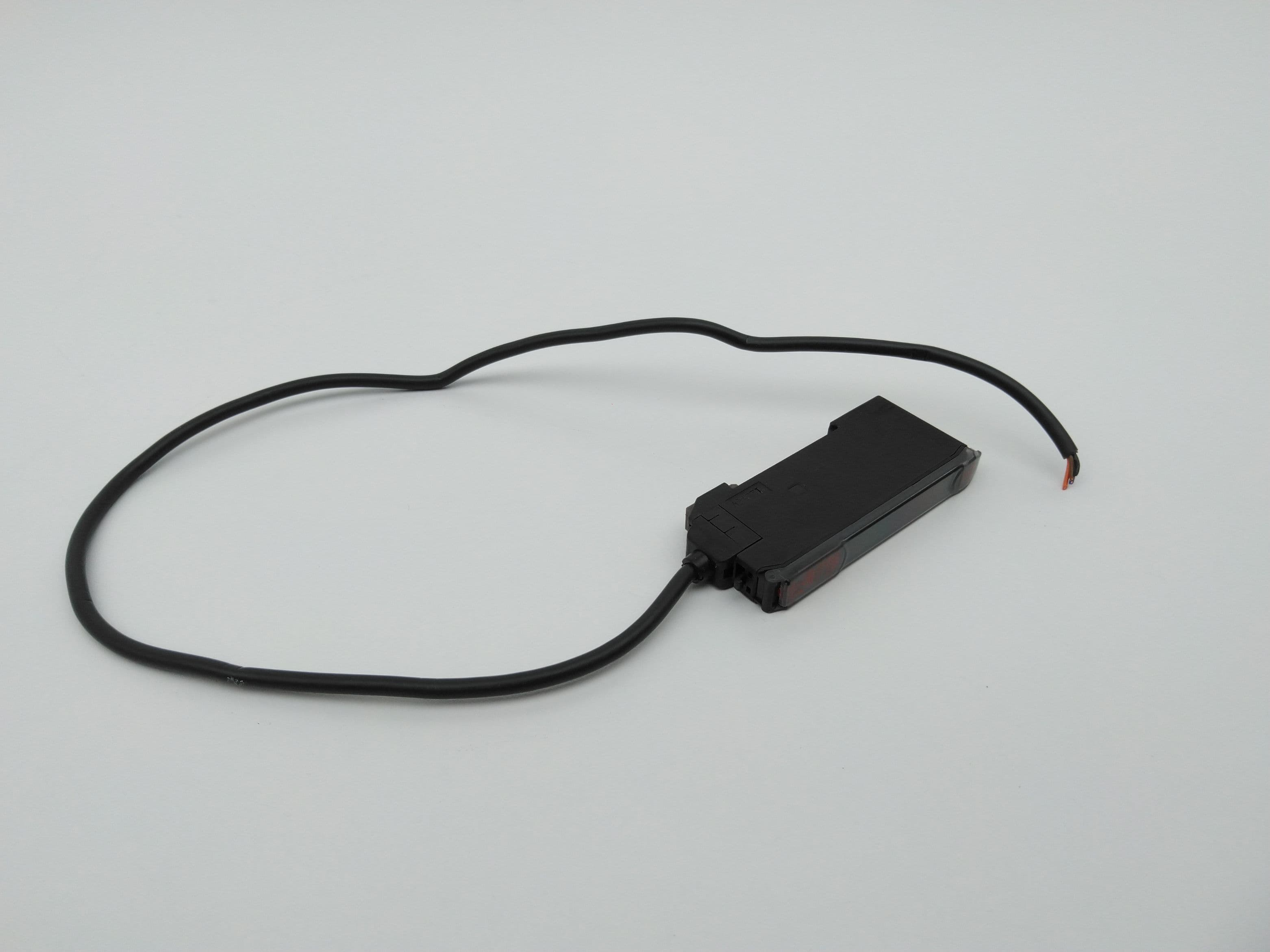 Omron E3X-DA6RM-S Fiber Optic Photoelectric Sensor
