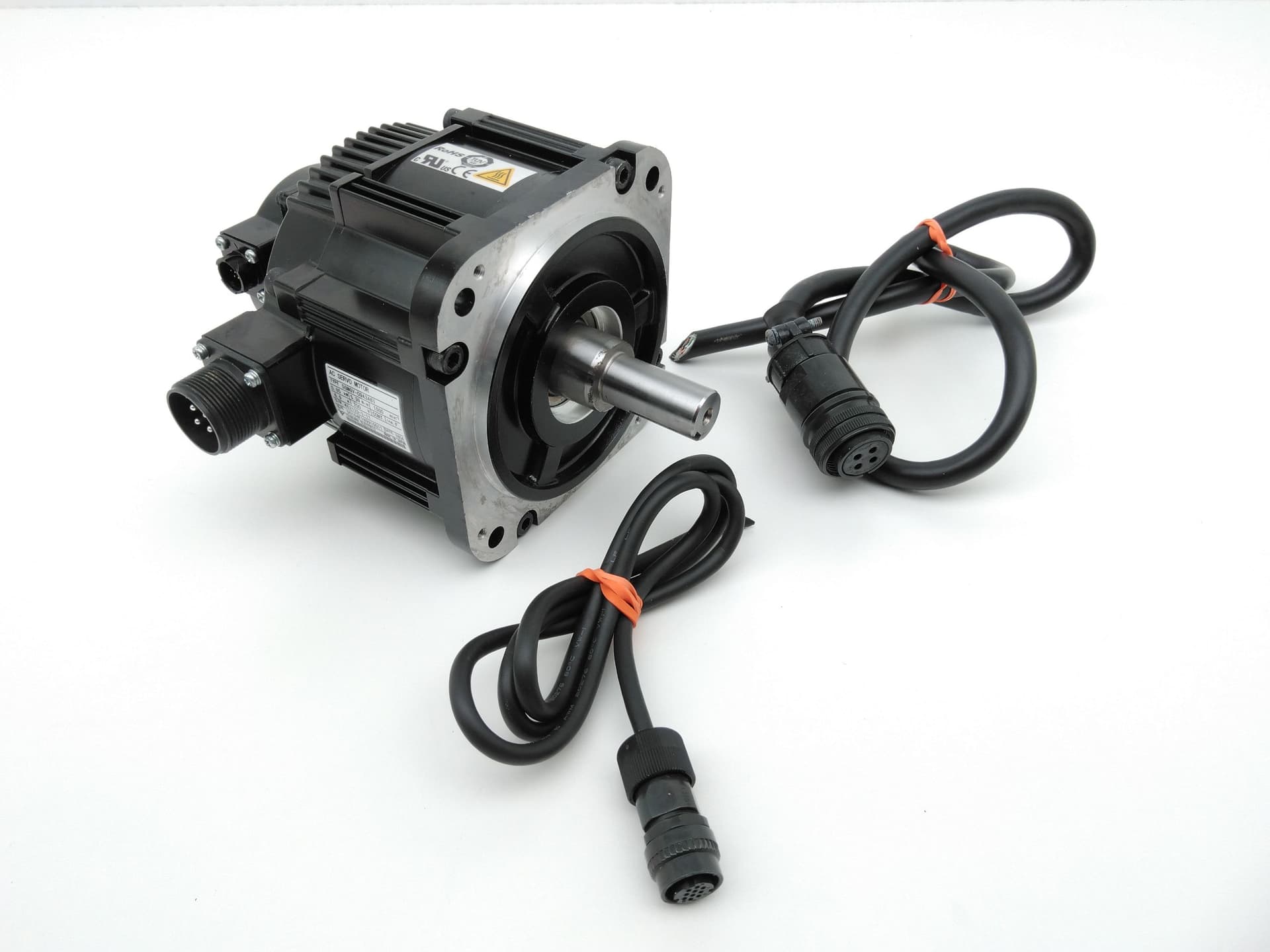 Yaskawa SGMGV-09A3A61 AC Servo Motor w/ UTTAH-B20FL Encoder and Cables