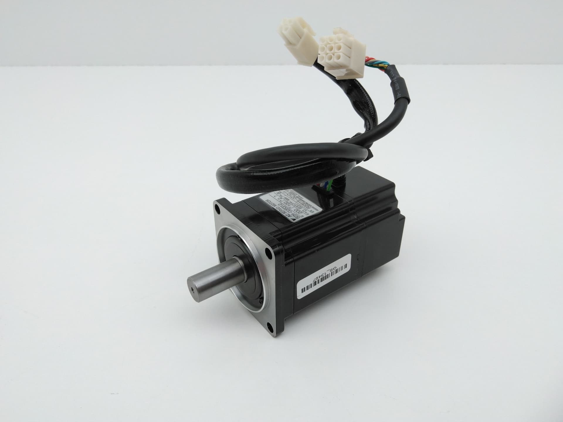 Yaskawa SGM-02B312 AC Servo Motor