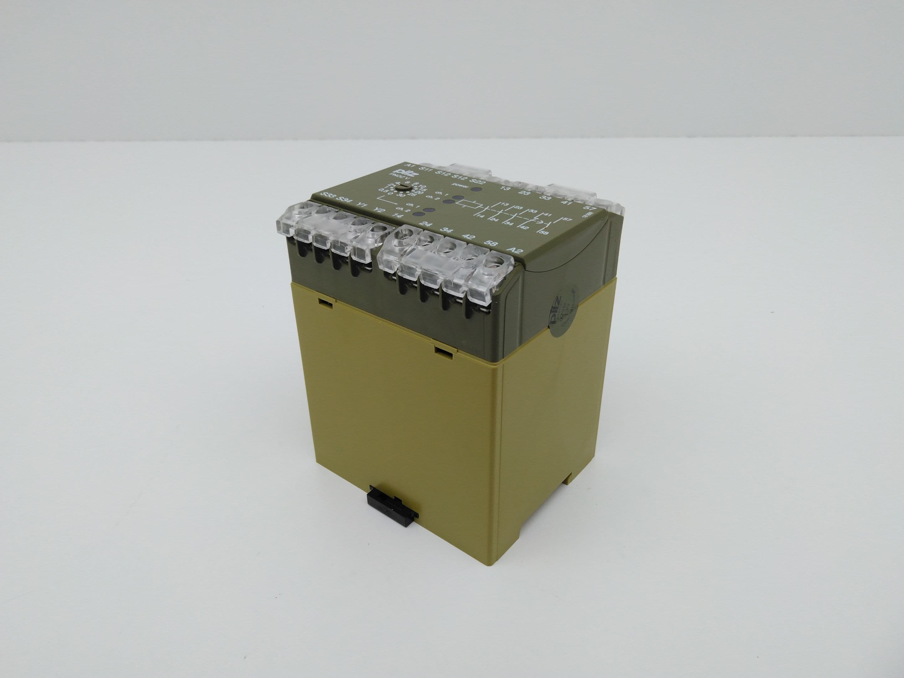 Pilz 474790 PNOZ V 30S 1SZ/1O Safety Relay