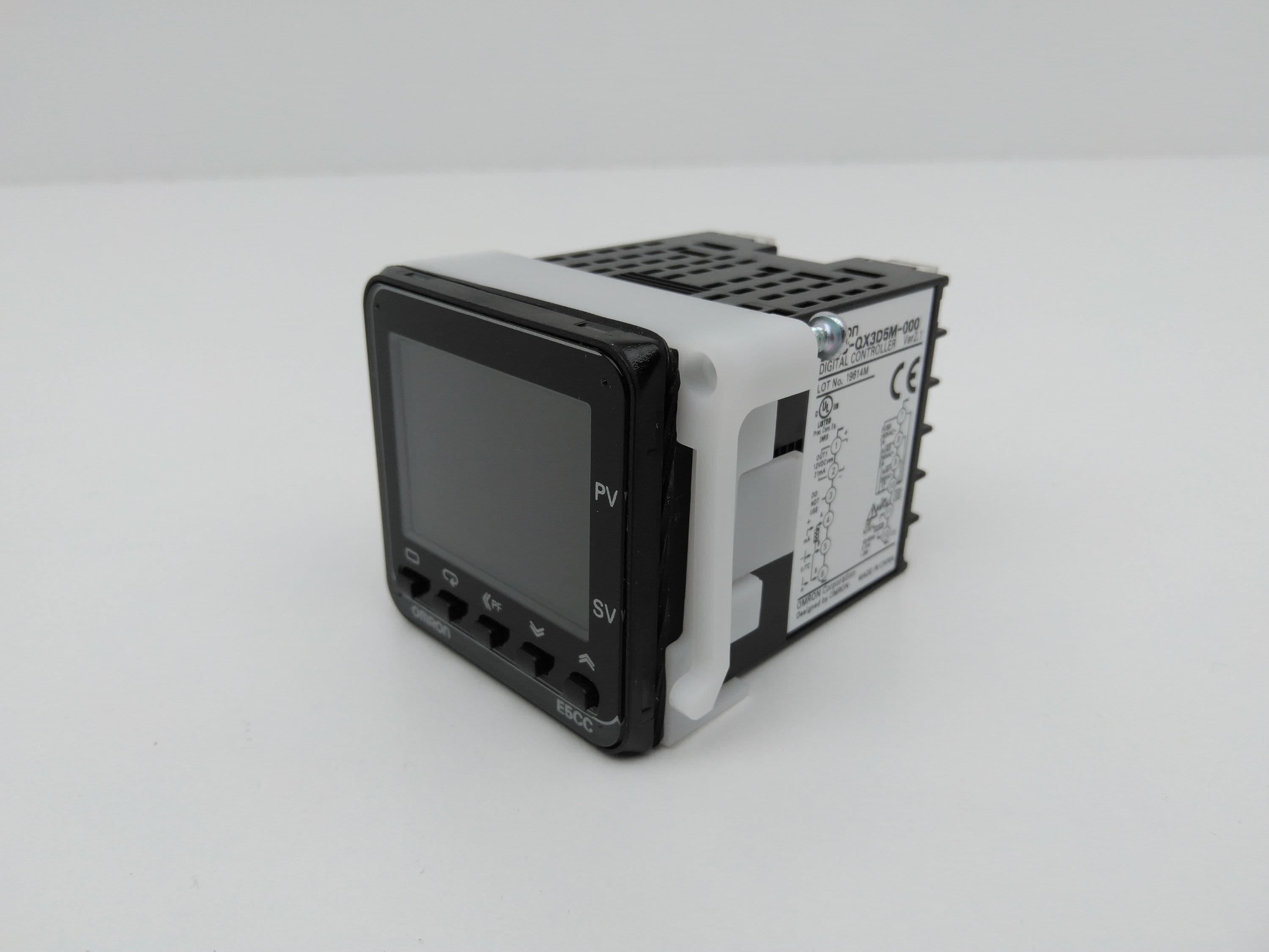 Omron E5CC-QX3D5M-OOO Digital Temperature Controller, Ver 2.1