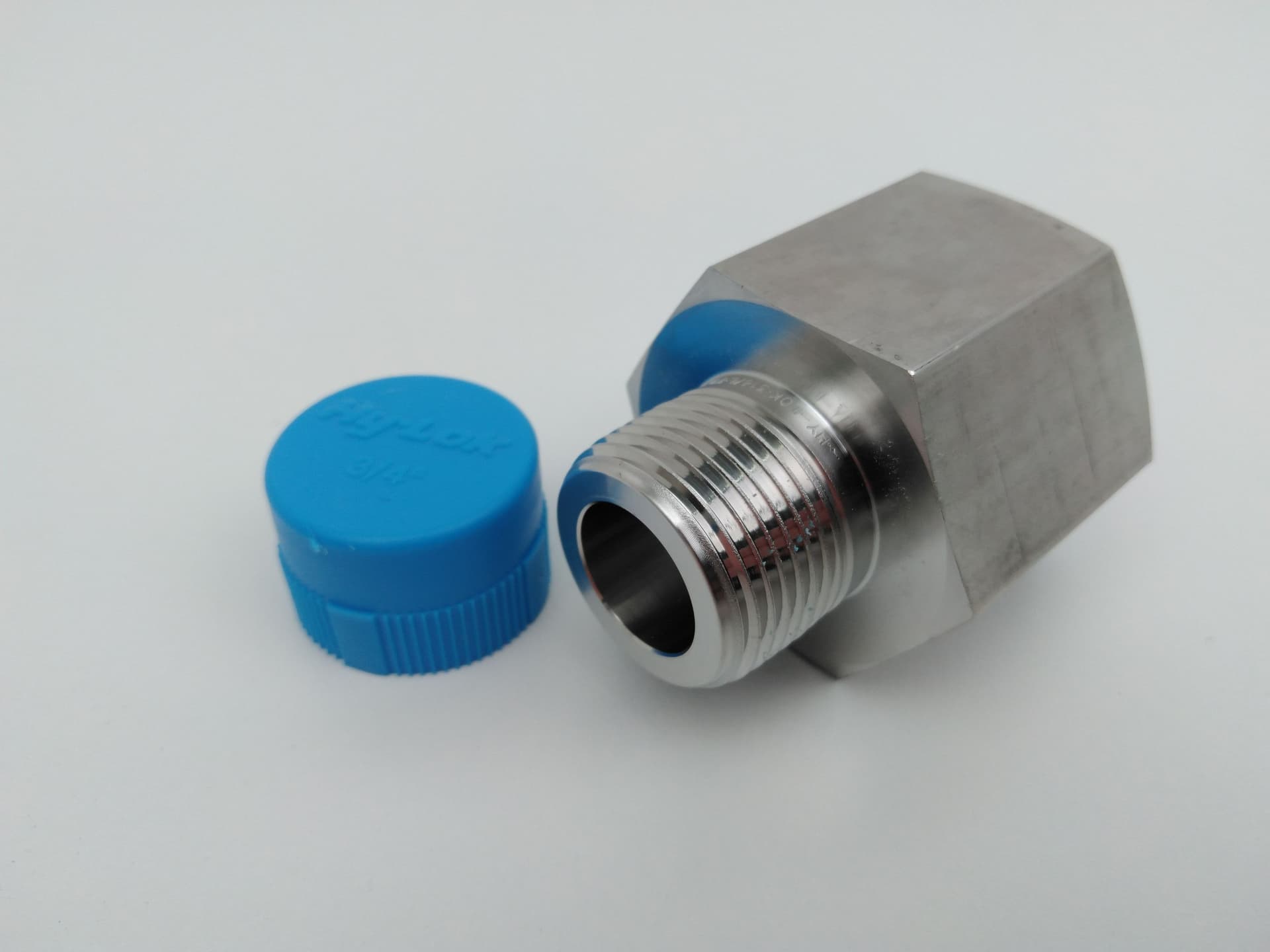 Hy-Lok H-SHB12-16N-S316B Reducing Straight Adaptor 1"FNPT X 3/4"MNPT