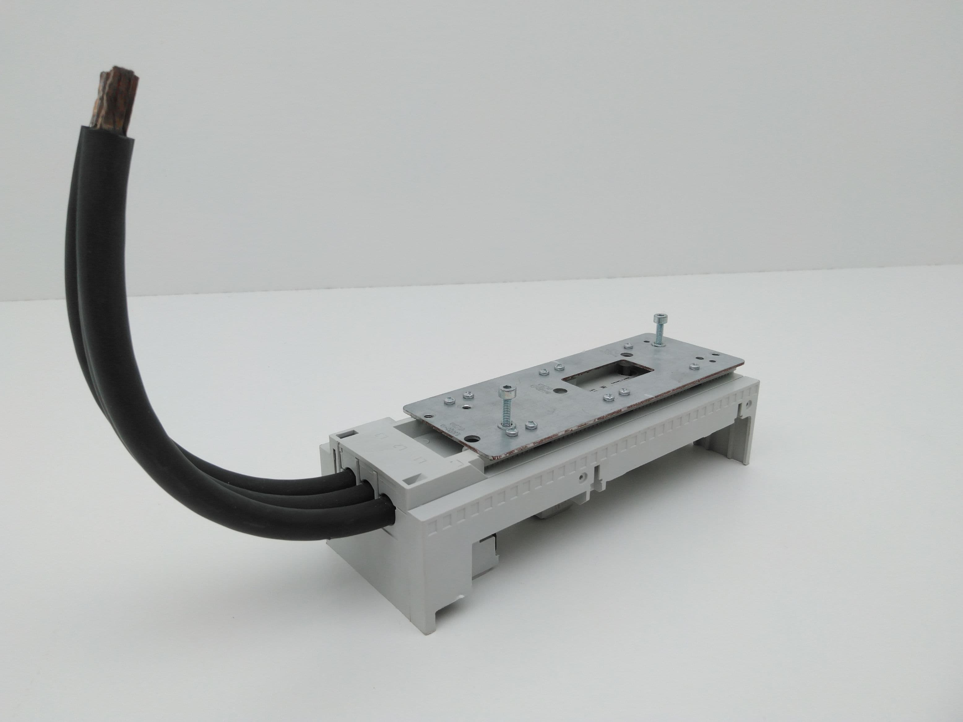 Siemens 8US1211-4TR00 Busbar Adapter 60 mm