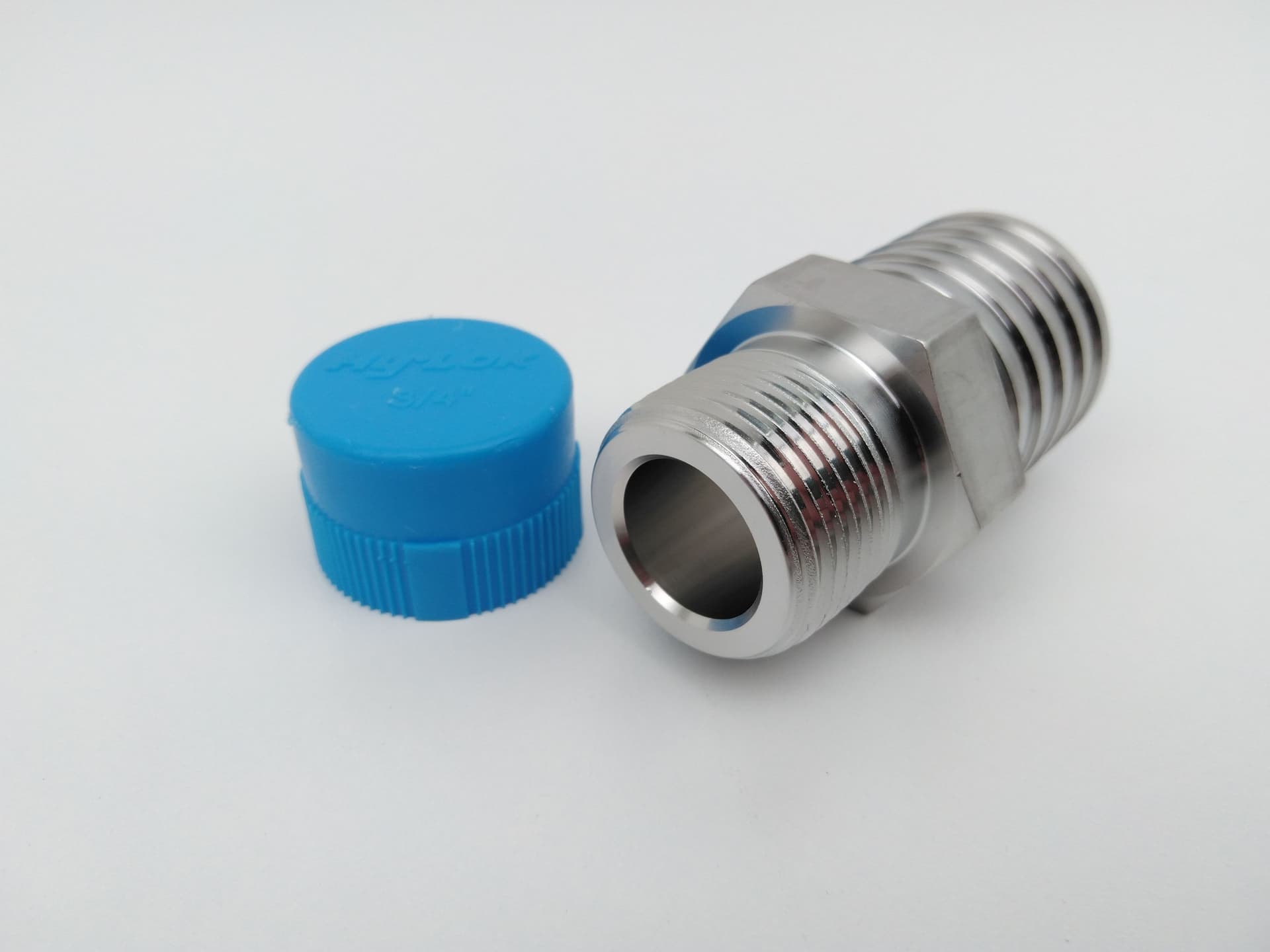 Swagelok SS-16-HC-1-12 316SS Hose Connector 3/4"MNPT x 1" Hose