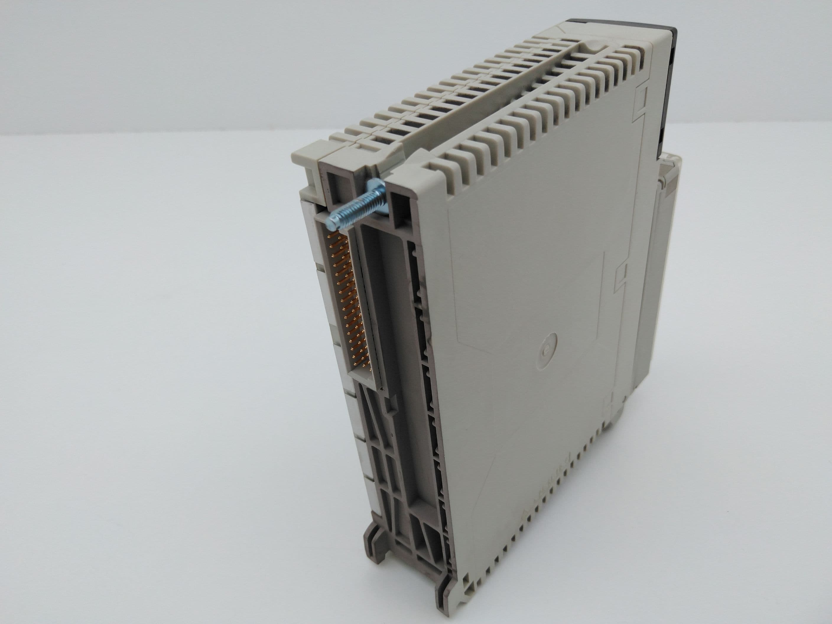 Schneider Electric TSXDSY16T2 Discrete Output Modules w/ TSXBLY01 Terminal Blk