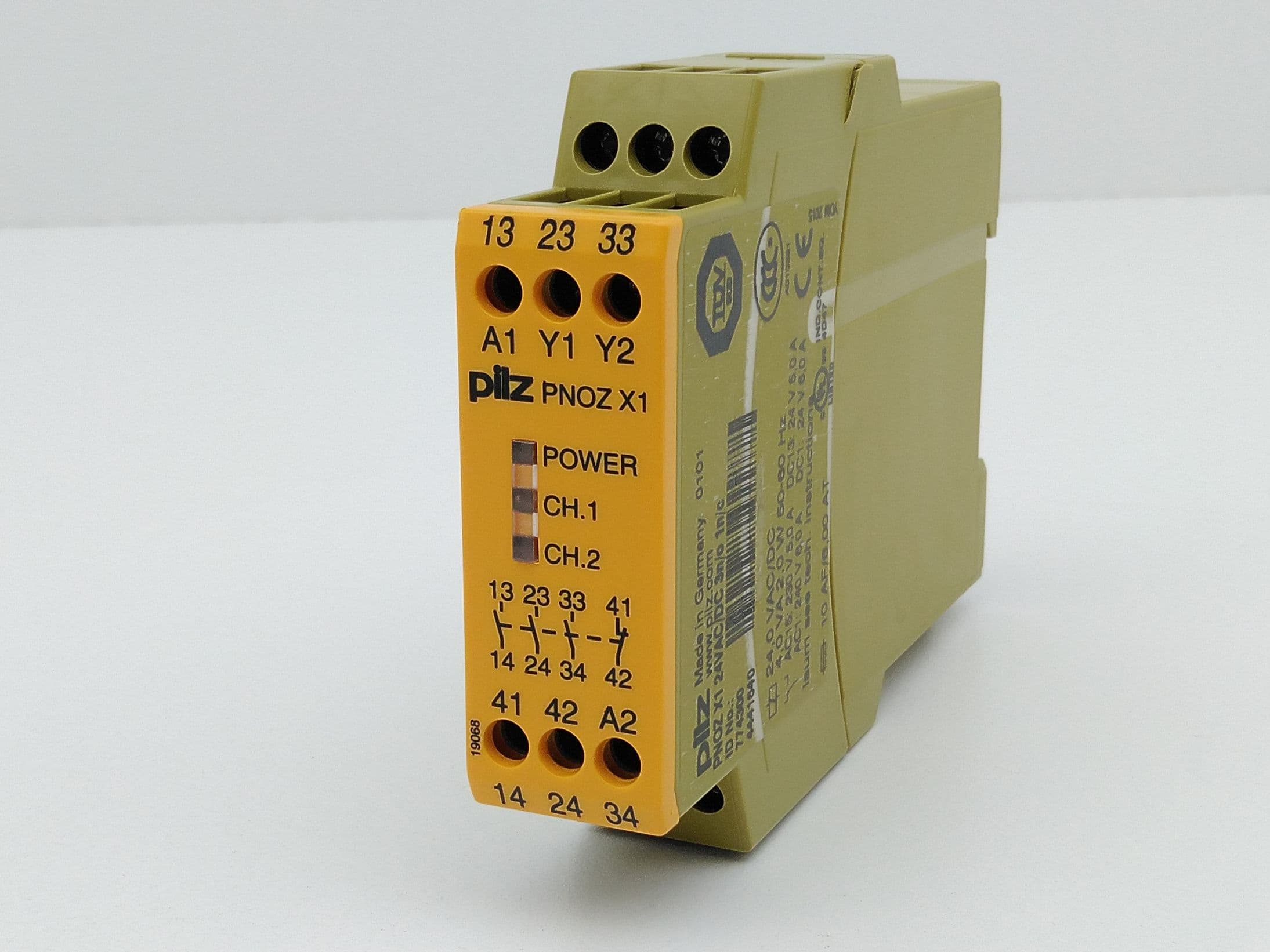 Pilz PNOZ X1 774300 24VAC/DC 3n/0 1n/c Safety Relay