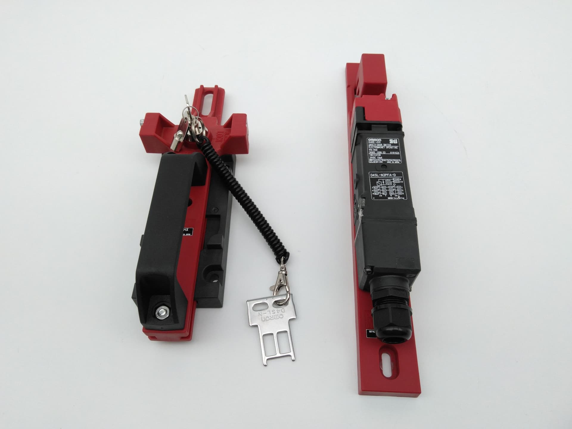Omron D4SL-N2PFA-D Interlock Switch w/ D4SL-NSK10-LK Slide Interlock Accessory