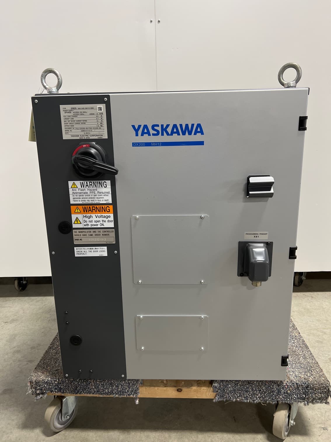 Yaskawa DX200 ERER-MA1440/MH12-B00 Controller for MH12 Robot