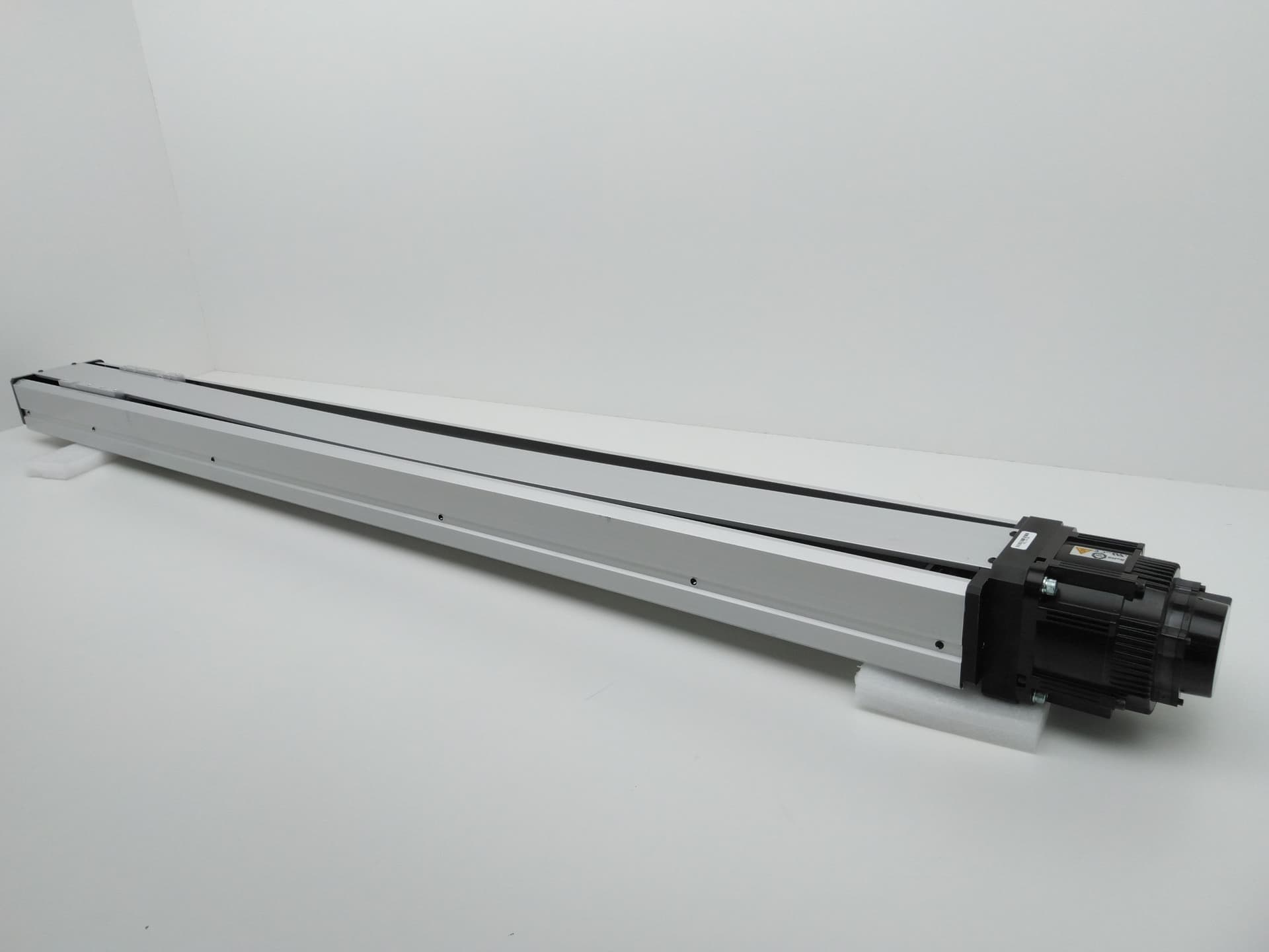 THK Co/ Yaskawa TH20, SGMGV-09A3A21 Linear Actuator w/Servomotor, 1600mm