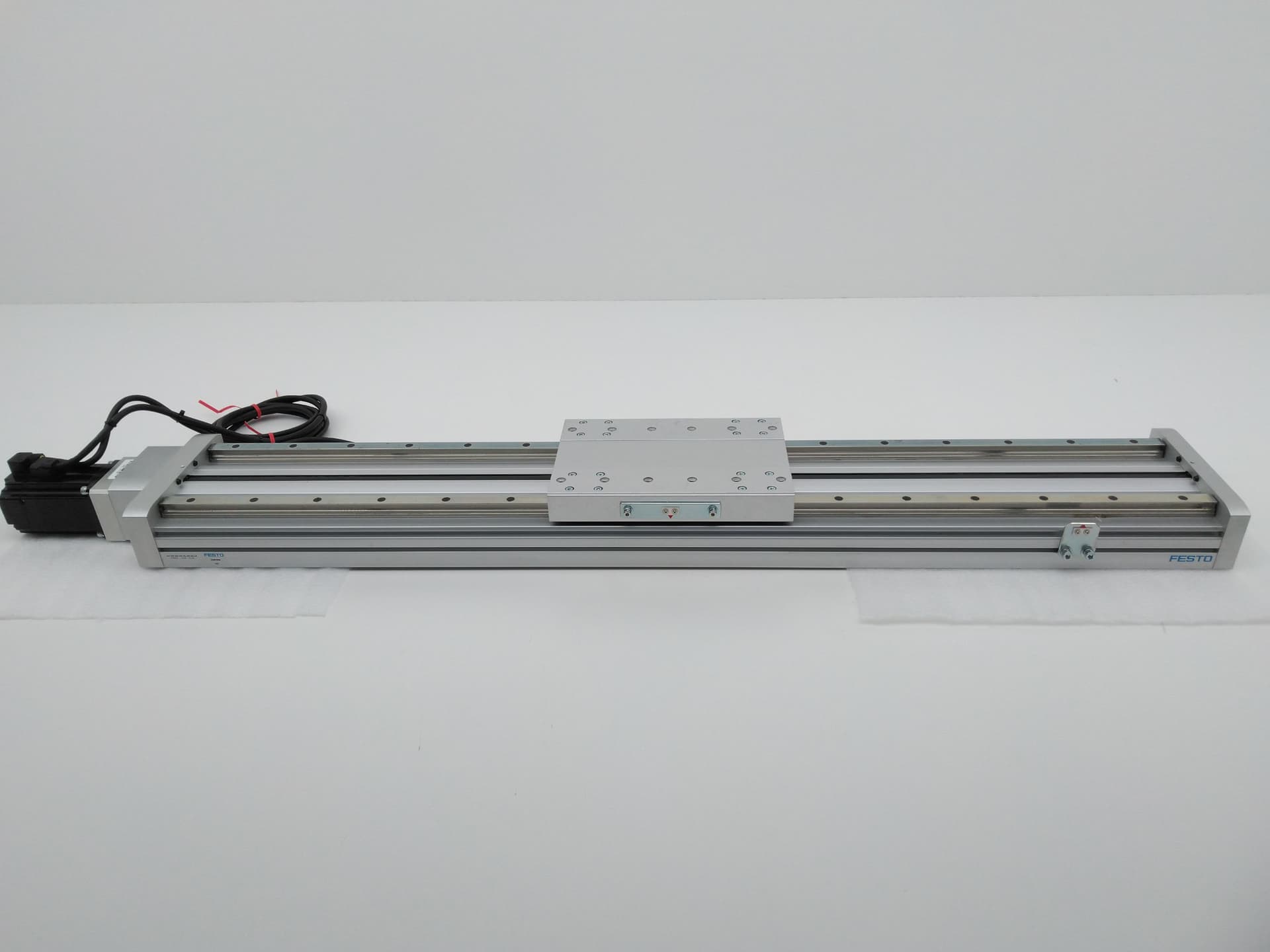 Festo/Yaskawa EGC-HD-160-700-BS-20P-OH-GK linear Actuator w/AC Servomotor 700mm