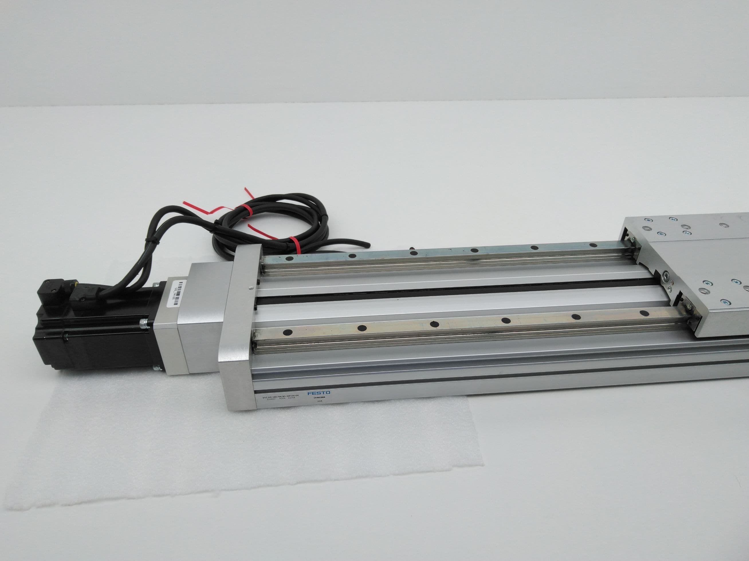 Festo/Yaskawa EGC-HD-160-700-BS-20P-OH-GK linear Actuator w/AC Servomotor 700mm