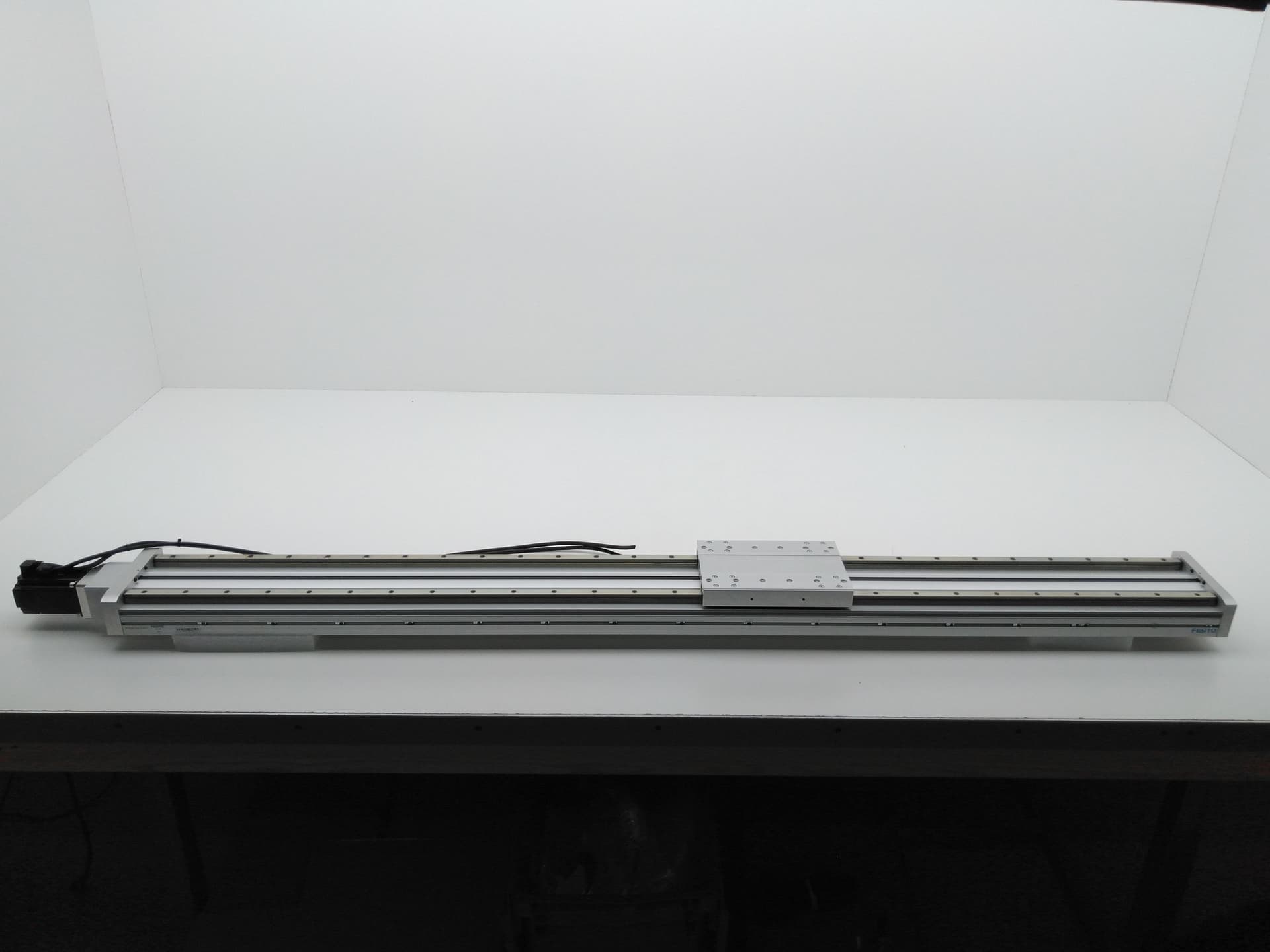 Festo/Yaskawa EGC-HD-160-400-BS-20P-OH-GK Linear Actuator w/AC Servomotor1360mm