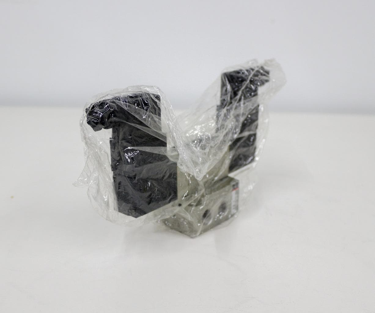 SMC VF82210-5DZ-02 Solenoid Valve - New