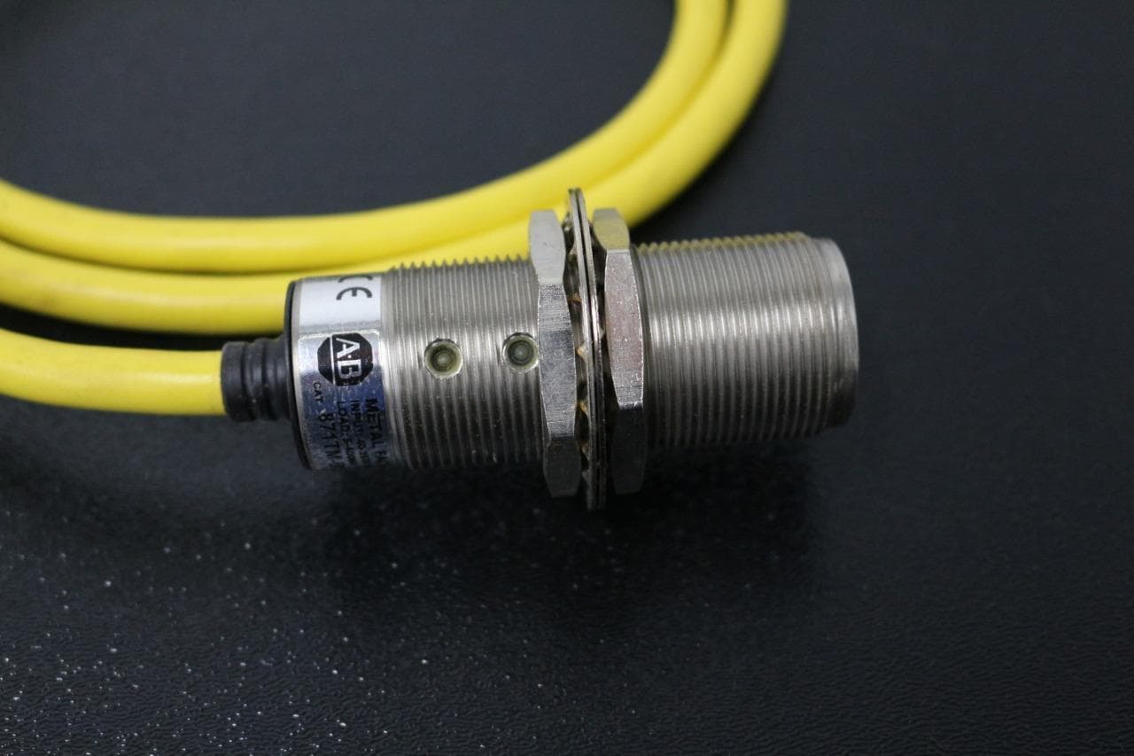 Allen-Bradley 871TM-B10C30-H2 Inductive Proximity Sensor