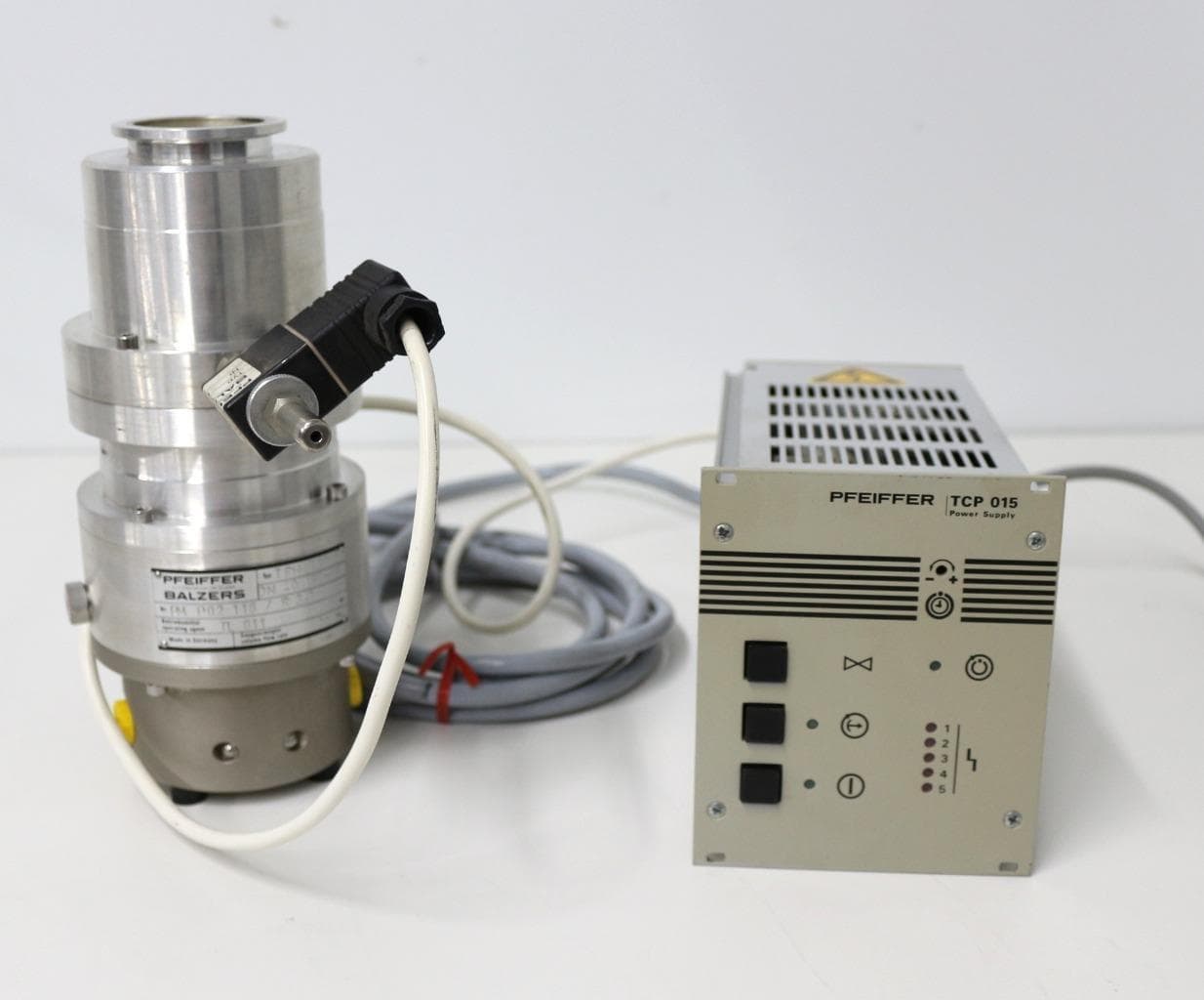 Pfeiffer Balzers PMP02116/R347 TPH062H Turbo Pump DN-40, TCP 015 Power Supply