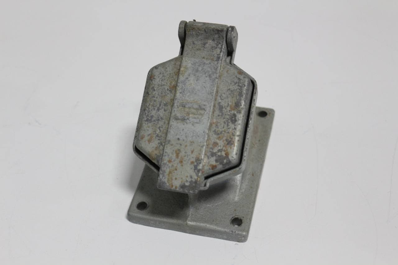 Crouse-Hinds ENRC22201 M3 Hazardous Locations Receptacle, 125 VAC, 20 Amp