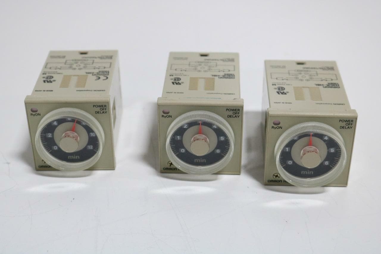 Omron H3CR-H8L Timer