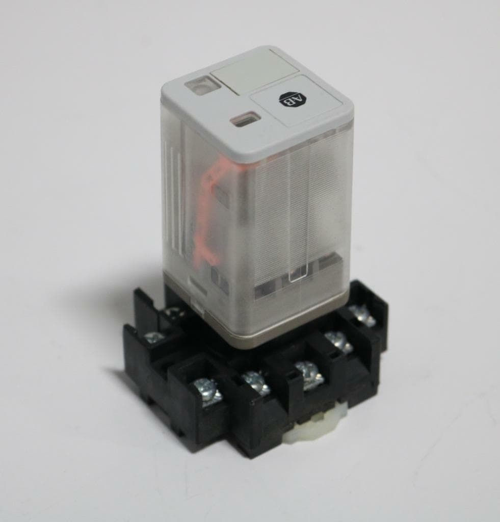 Allen-Bradley 700-HA33A1, 700-HN126 700-HA33A1 Relay with 700-HN126 Base