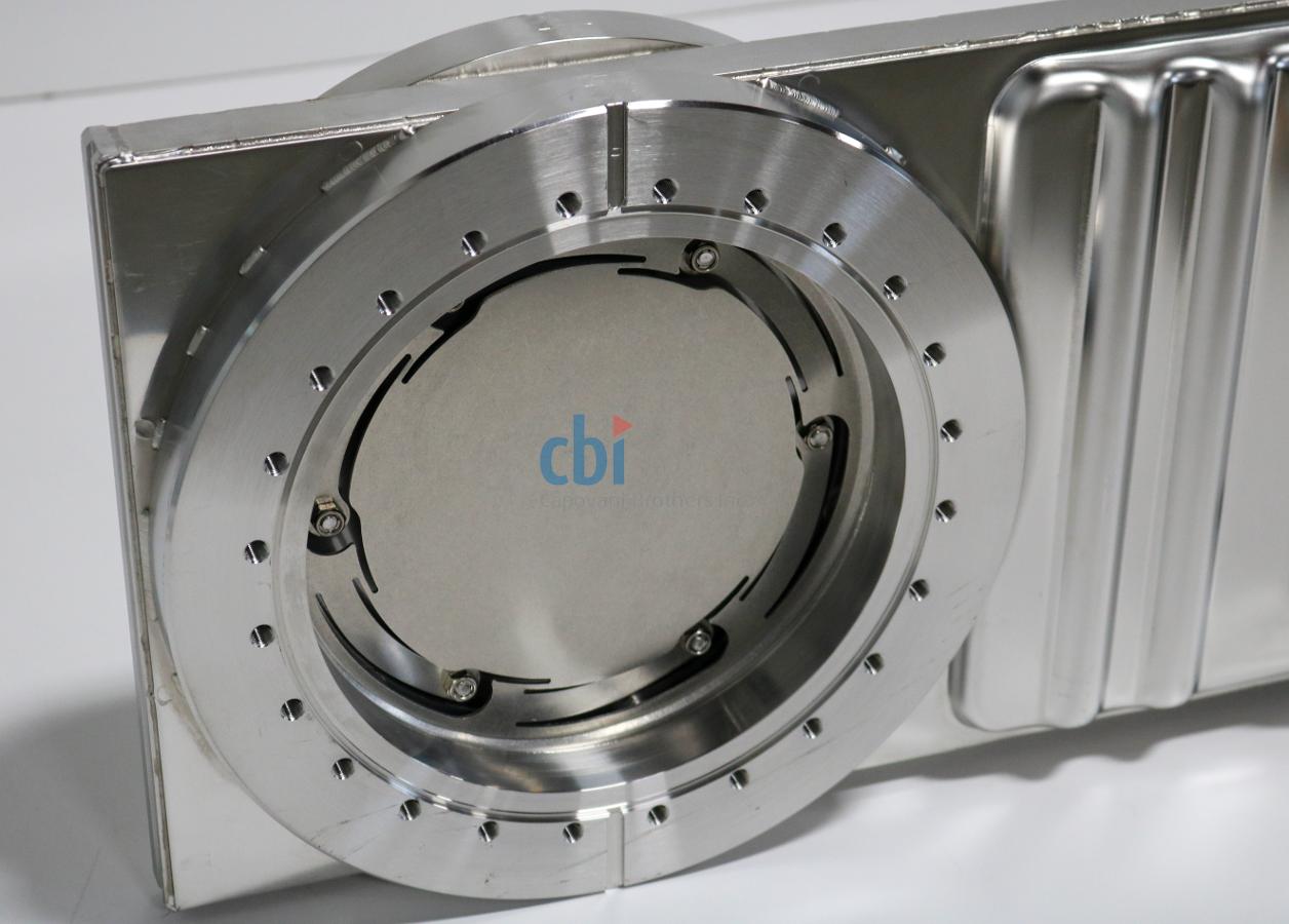 https://www.capovani.com/clientresources/107/108/23/1623/206307-3-VAT-14046-UE44-Vacuum-Gate-Valve-9.jpg