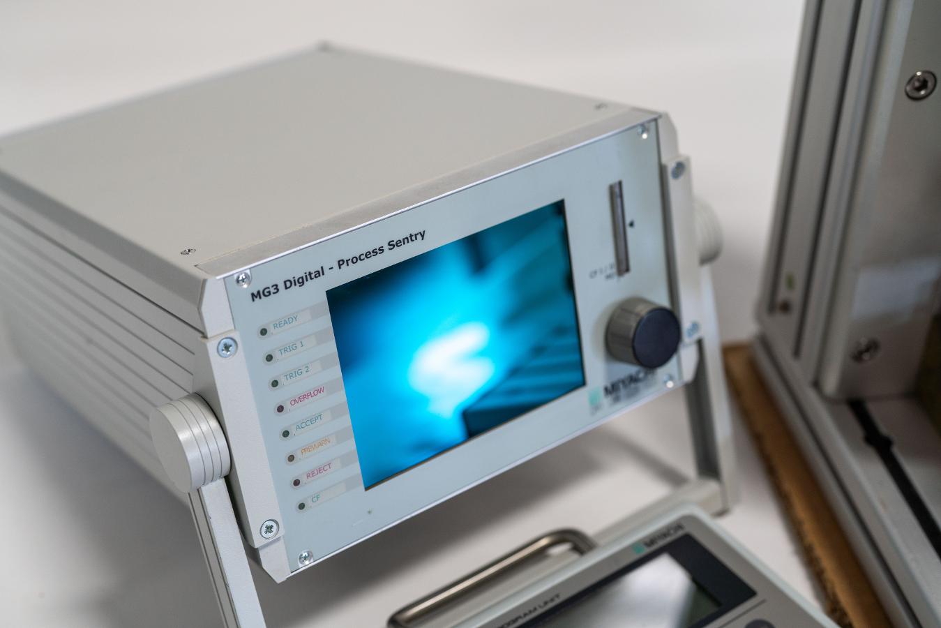 https://www.capovani.com/clientresources/107/108/47/547/207686-3-Miyachi-Unitek-IS-120B-Resistance-Spot-Welding-System-4.jpg