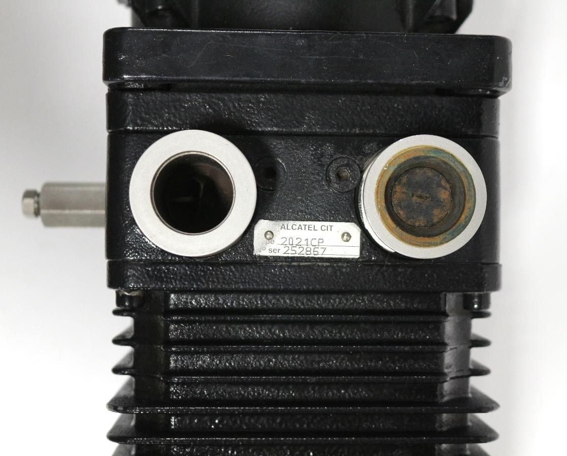 https://www.capovani.com/clientresources/107/108/50/150/198815-6-Alcatel-2021CP-Rotary-Vane-Vacuum-Pump-7.jpg