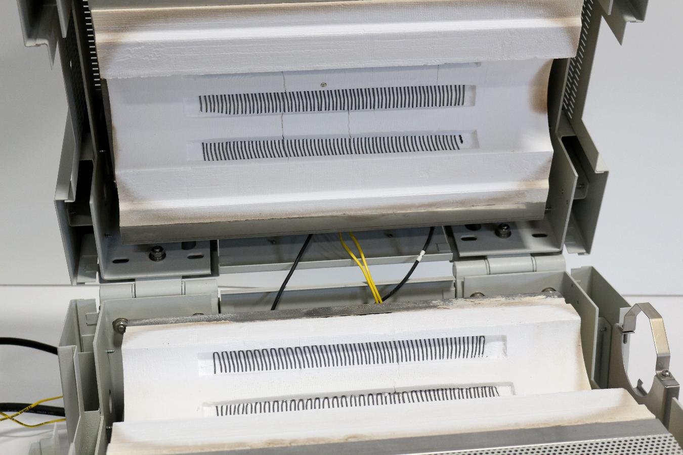 https://www.capovani.com/clientresources/107/108/56/356/196492-1-Lindberg-HTF55322C-Tube-Furnace-2.jpg