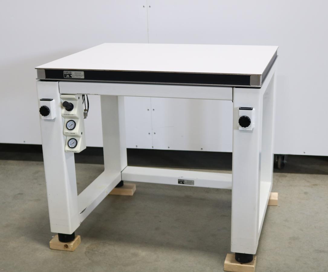 KINETIC SYSTEMS VIBRATION ISOLATION TABLE 36" X 30"