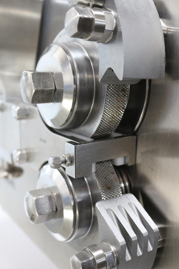 https://www.capovani.com/clientresources/107/108/70/570/194974-4-Alexanderwerk-BT-120-Pharma-Roller-Compactor-Benchtop-5.jpg