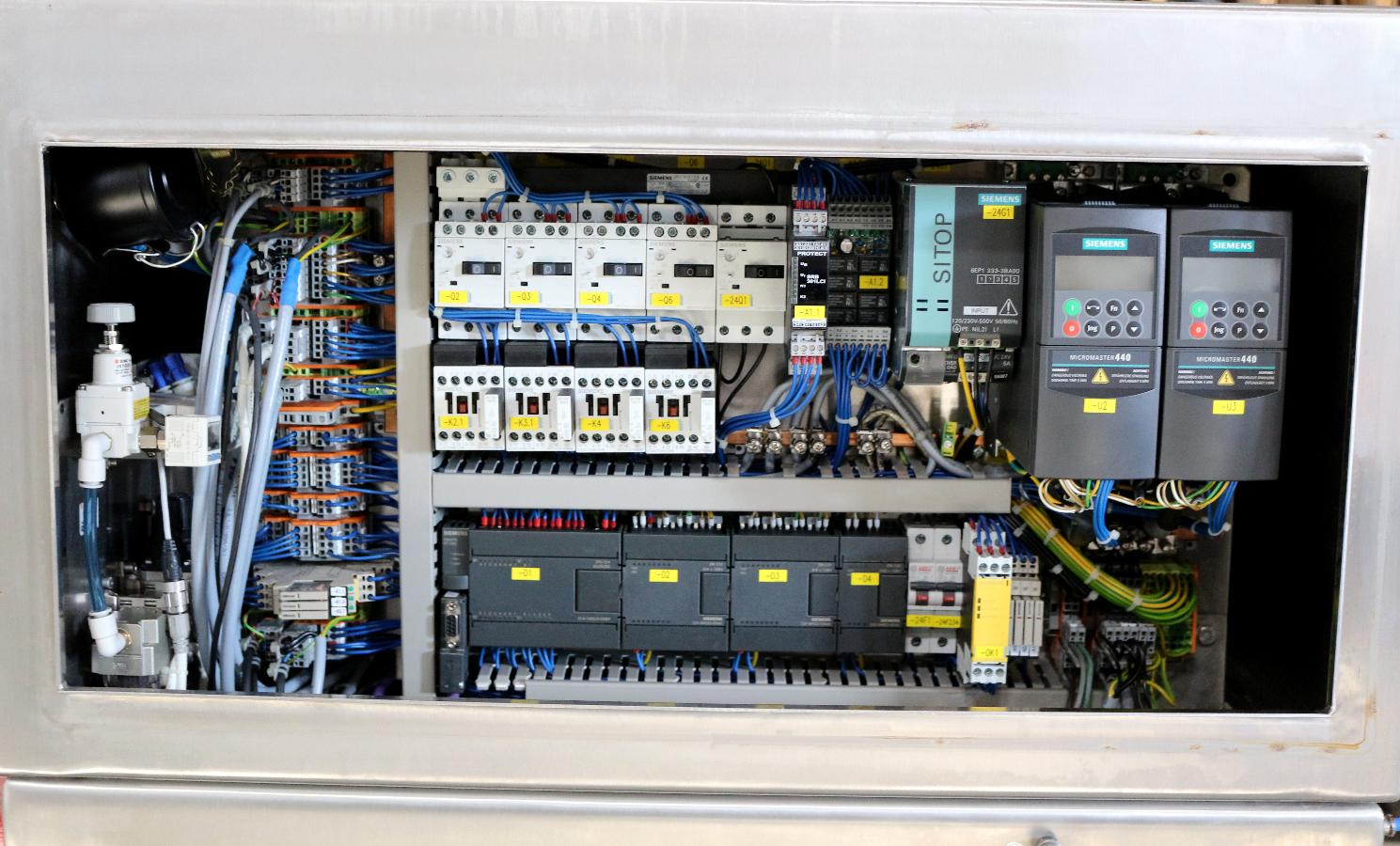 https://www.capovani.com/clientresources/107/108/70/570/194974-6-Alexanderwerk-BT-120-Pharma-Roller-Compactor-Benchtop-7.jpg