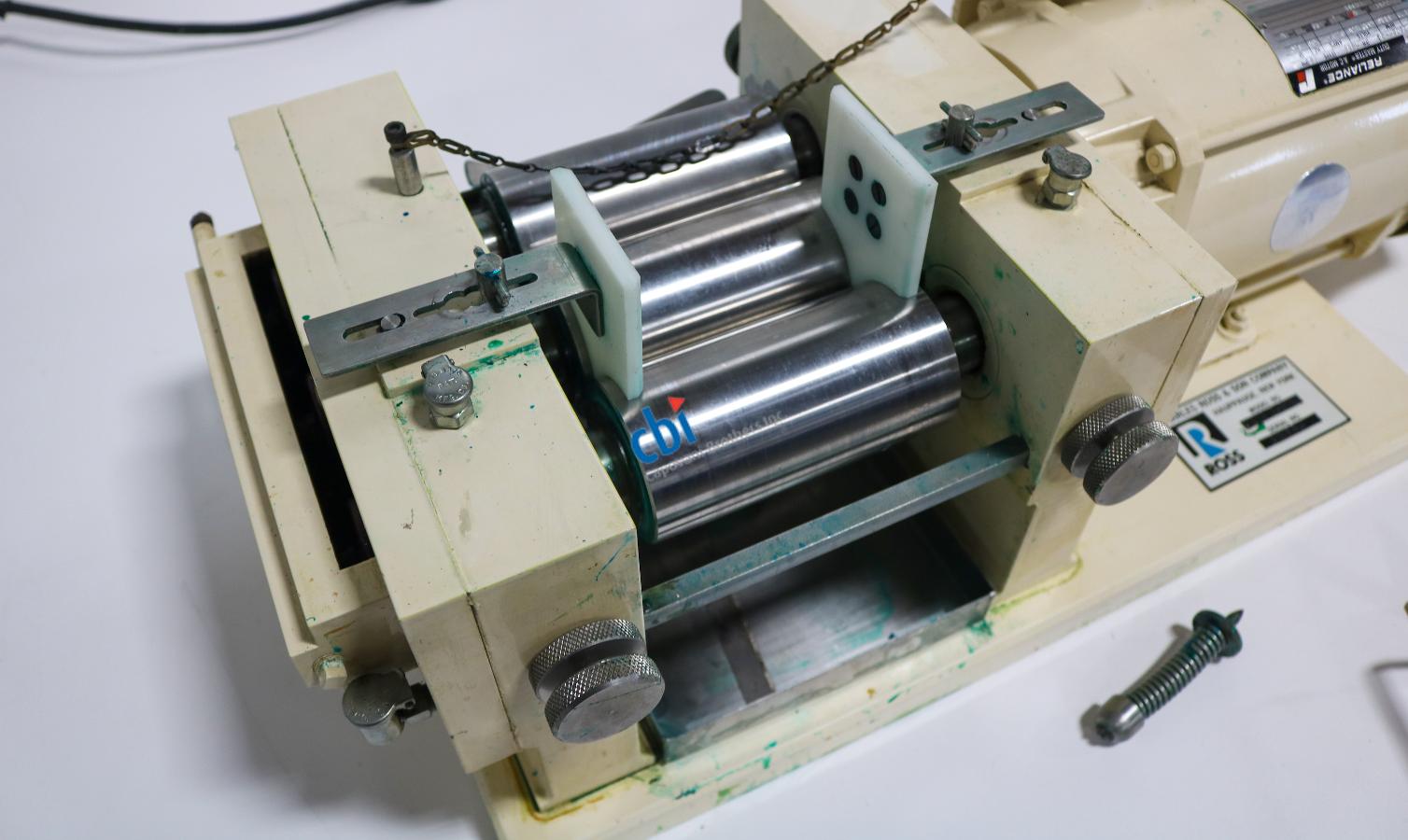https://www.capovani.com/clientresources/107/108/70/570/208427-3-Charles-Ross52M-2.5-x-5-Three-Roll-Mill-4.jpg