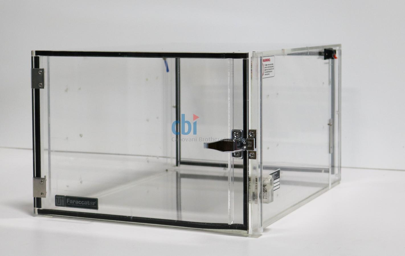 https://www.capovani.com/clientresources/107/108/72/572/206650-1-Faraccator-1922-00-One-Compartment-Dry-Box-2.jpg