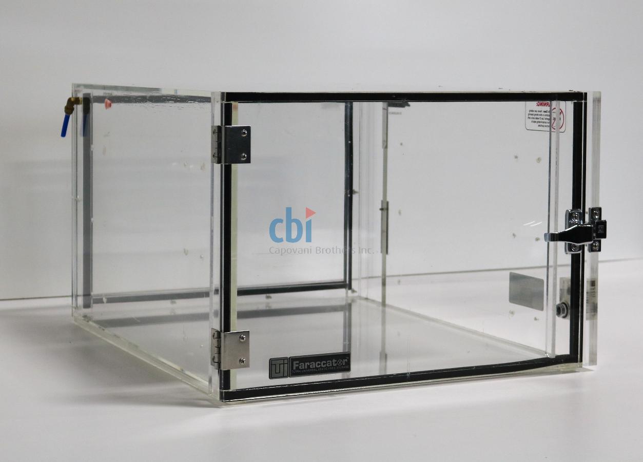 https://www.capovani.com/clientresources/107/108/72/572/206650-2-Faraccator-1922-00-One-Compartment-Dry-Box-3.jpg