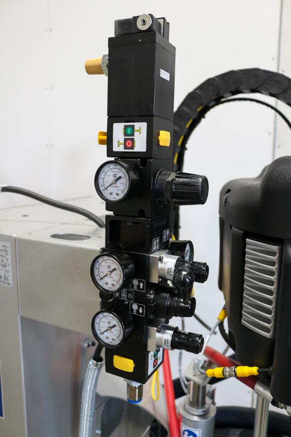 https://www.capovani.com/clientresources/107/108/80/84380/232225-2-GRACO-THERM-O-FLOW-20-3.jpg